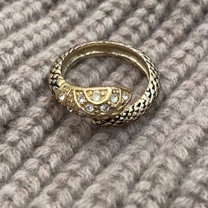 Beautiful gold snake ring
